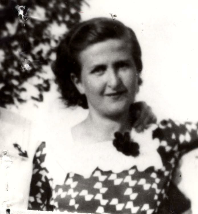 AuschwitzMuseum's tweet photo. 28 September 1908 | A Hungarian Jewish woman, Ibolya Remenyi, was born in Csenger.

In June 1944 she was deported to #Auschwitz. She did not survive.
---

Learn about deportations of Jews from Hungary to Auschwitz: https://t.co/UriR5fLdkB https://t.co/SgesM3SvUA