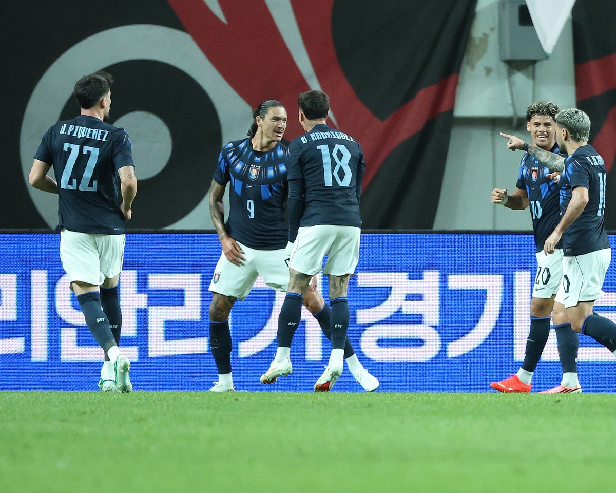 GoalJP_Official's tweet photo. ⚫️ ウルグアイが韓国に快勝！🔵

ウルグアイ代表がダルウィン・ヌニェスの2得点など4ゴール！

先日、暫定監督の初陣のエクアドル戦で勝利を収めていた韓国だが新体制2試合目で初黒星に。

🆚韓国 1-4 ウルグアイ
🇺🇾13' ヌニェス
🇺🇾27' デ・アラスカエタ
🇺🇾43' OG
🇺🇾62' ヌニェス
🇰🇷80' イ・ガンイン https://t.co/9sdur3GrMr