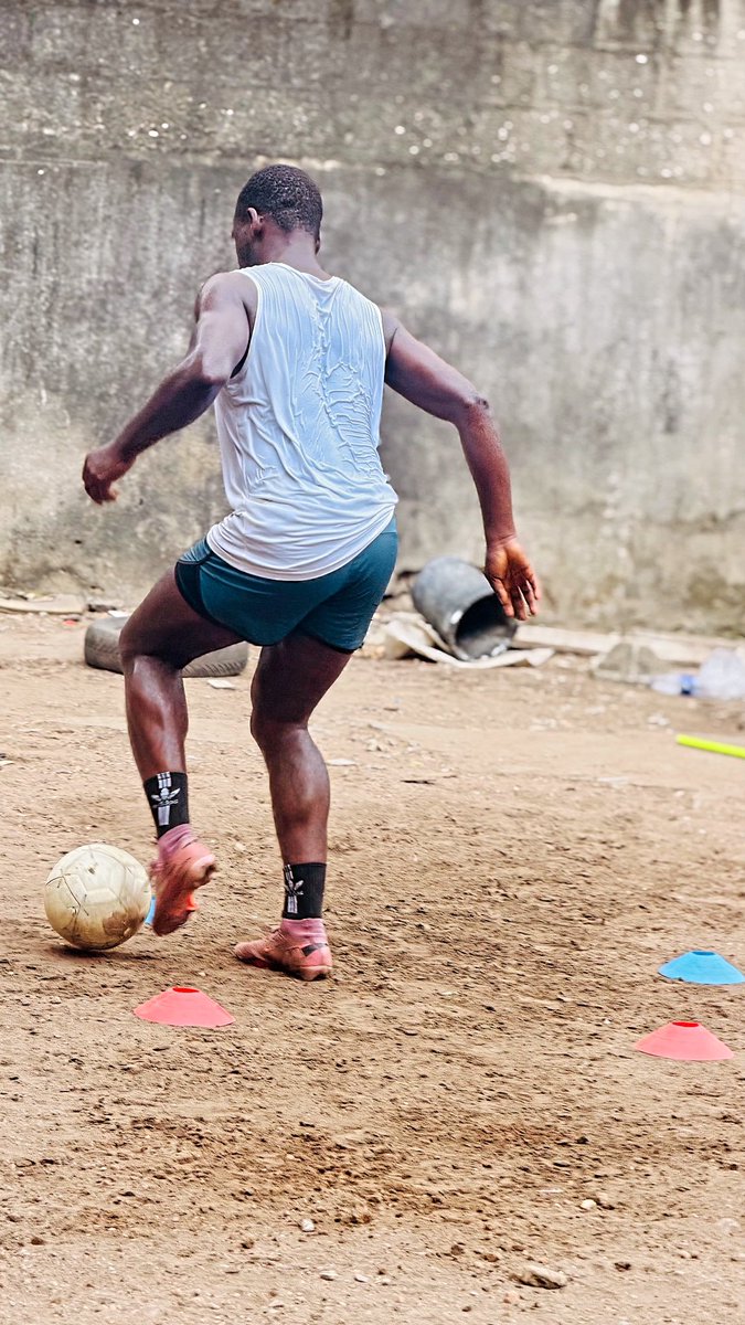Ikhane_10's tweet photo. 3 hours training Section putting in all work @kollytheguru @IamBhassan  Give God Time ✝️🦍 #football #fyp @PoojaMedia @AbuAzeezAbolaji https://t.co/KNeHOqboLt