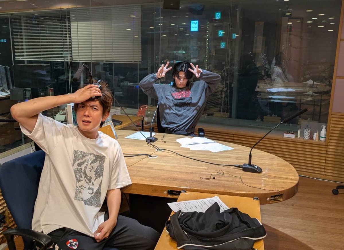SSeventhSchool's tweet photo. 元気に24時まで！！！
 #栄第七学園男組 🎙🌟
2人で2時間の^ ^生放送です！

今週もリアクションなどなど…
まだまだ沢山お待ちしてます👊🔥

#でらボ
#チュウモリ https://t.co/WbIIHvoOzo