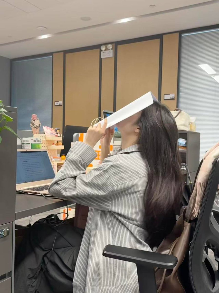 j_az1h's tweet photo. 继续上供！！！速来！！
有人想锐评一下我的燥福嘛 🥹   
看完不许瞎说，赶紧看，我要删了
1：看福
2：看🐻
无🚪来了直接给！！！ https://t.co/2NhtdJnA4A