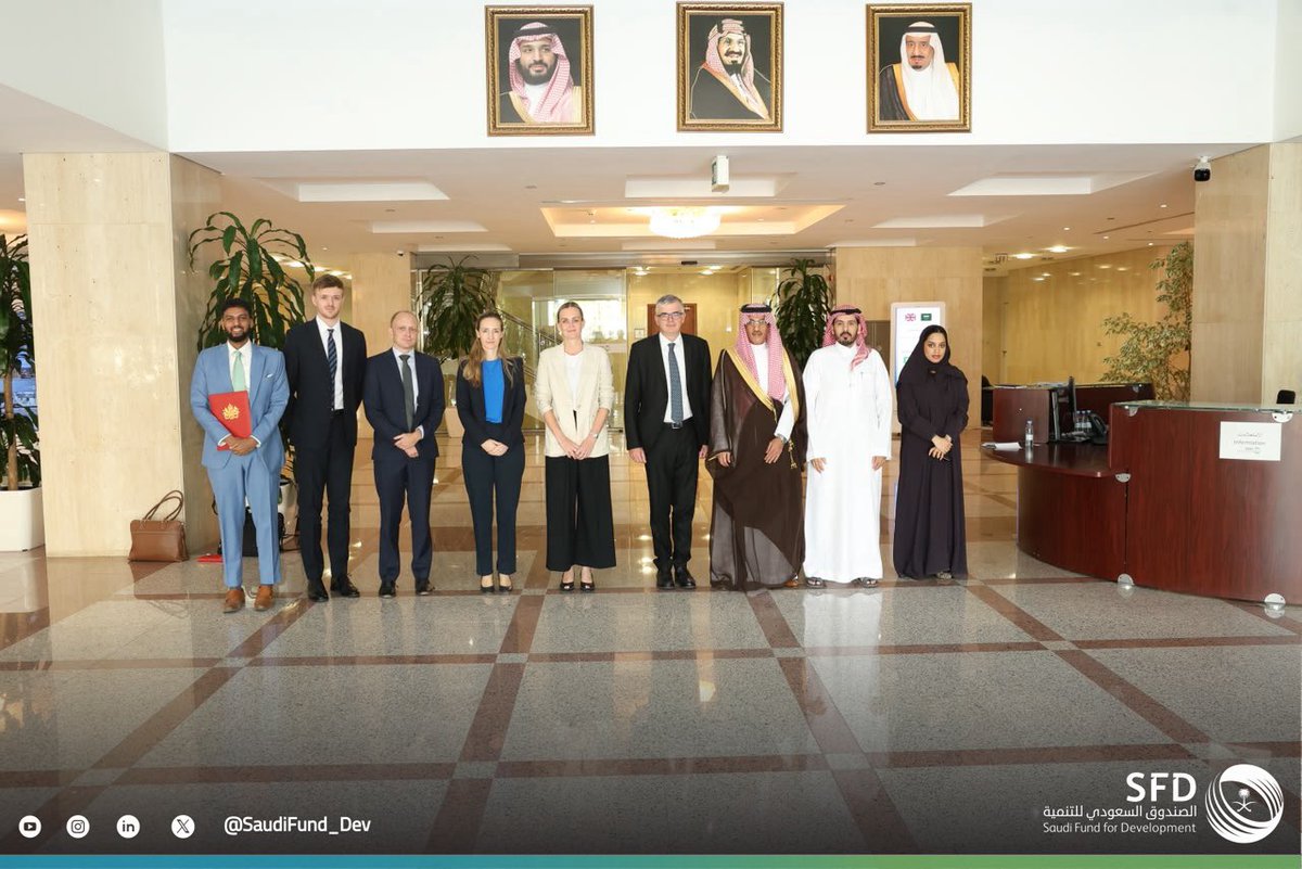 SaudiFund_Dev's tweet photo. #الرياض | استقبل نائب الرئيس التنفيذي لـ #الصندوق_السعودي_للتنمية م.فيصل القحطاني في مقر الصندوق؛ المبعوث البريطاني لمجموعة العشرين السيد مايكل إيلام والوفد المرافق له. وجرى خلال اللقاء الاطلاع على مسيرة الصندوق في دعم التنمية الدولية، ودوره في تعزيز الشراكات التنموية الدولية.

 #نزدهر_معًا