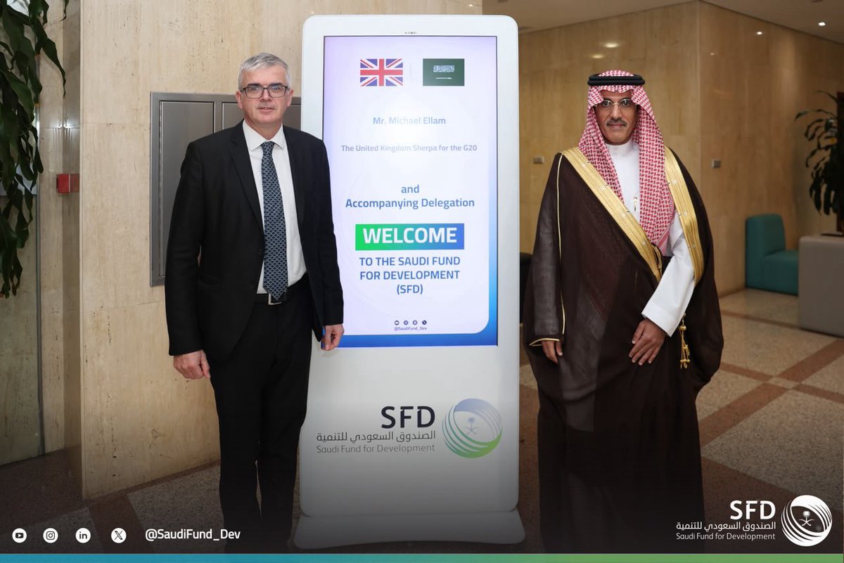SaudiFund_Dev's tweet photo. #الرياض | استقبل نائب الرئيس التنفيذي لـ #الصندوق_السعودي_للتنمية م.فيصل القحطاني في مقر الصندوق؛ المبعوث البريطاني لمجموعة العشرين السيد مايكل إيلام والوفد المرافق له. وجرى خلال اللقاء الاطلاع على مسيرة الصندوق في دعم التنمية الدولية، ودوره في تعزيز الشراكات التنموية الدولية.

 #نزدهر_معًا