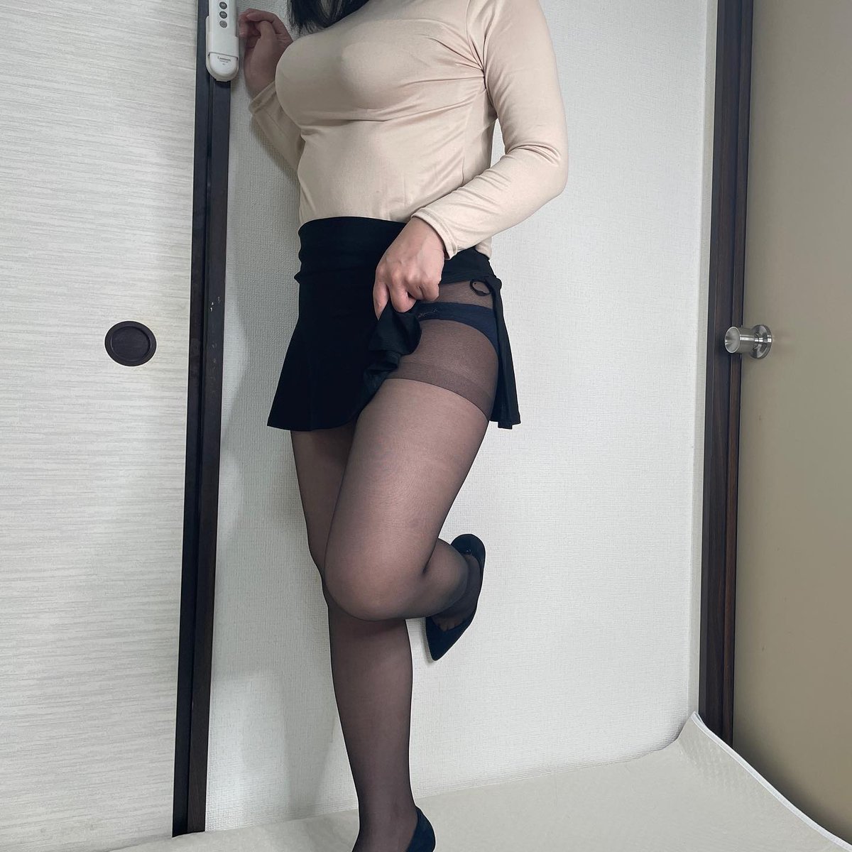 RebekahParjtx5's tweet photo. 我真的好奇……
恋足癖的人是到底喜欢脚的什么部位？比阿姨的腿还香吗？ https://t.co/ZjCqqR3GqE