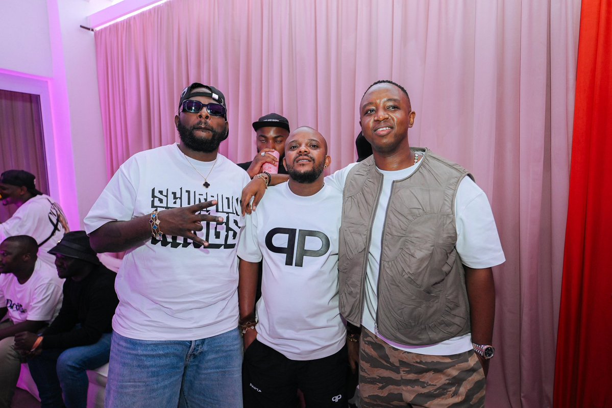 Shimza01's tweet photo. 2 kings!!!! 🙌🏾❤️ https://t.co/dnbBDX6SUD