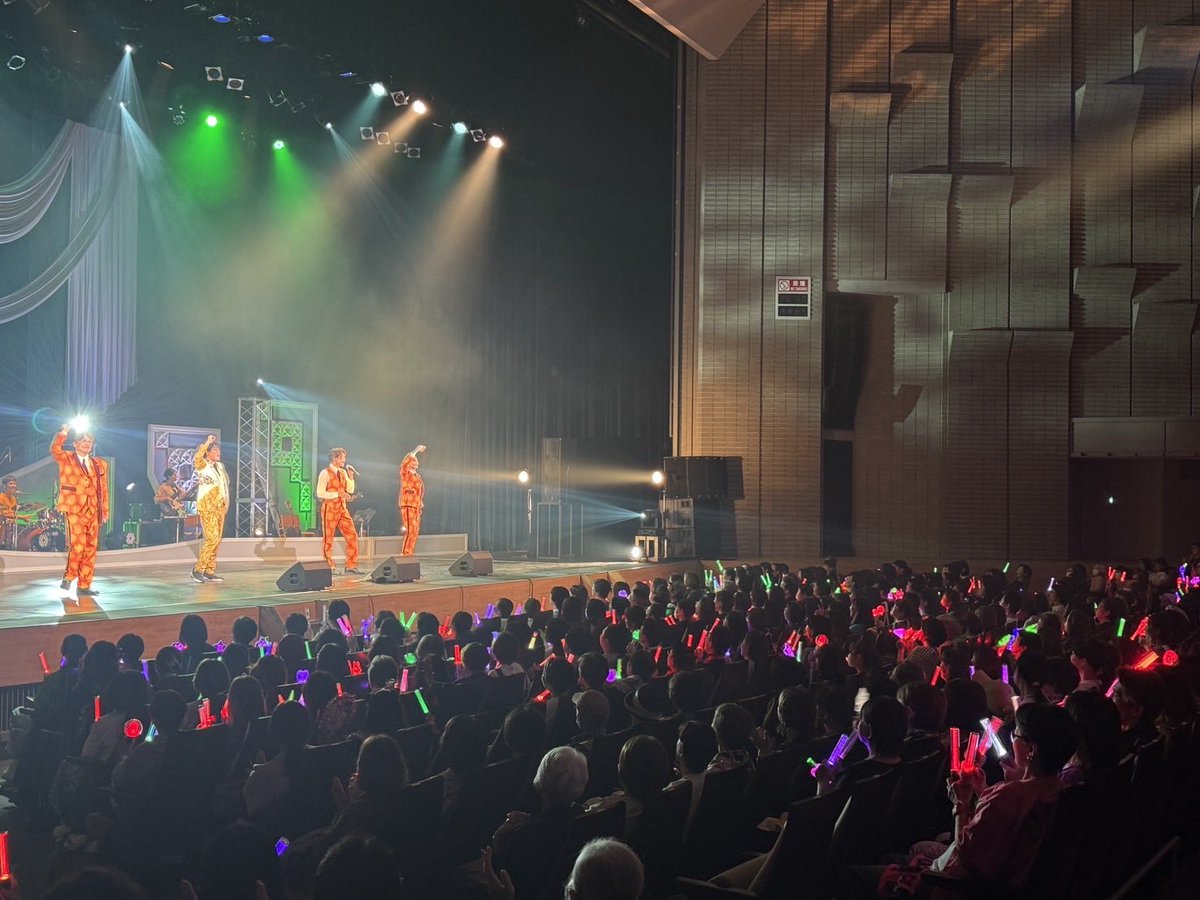 junretsu_gogami's tweet photo. ブログ書きましたよ。

いよいよ佳境に入ってきた今年の純烈コンサートツアー。

次回は静岡県は浜松公演。

今日の千葉公演にはスペシャルゲストで卒業した達也さんも参加！！
今年も最終公演まで無事に完走できますように。

https://t.co/I5us3OZ50j https://t.co/zMpakTZD5x