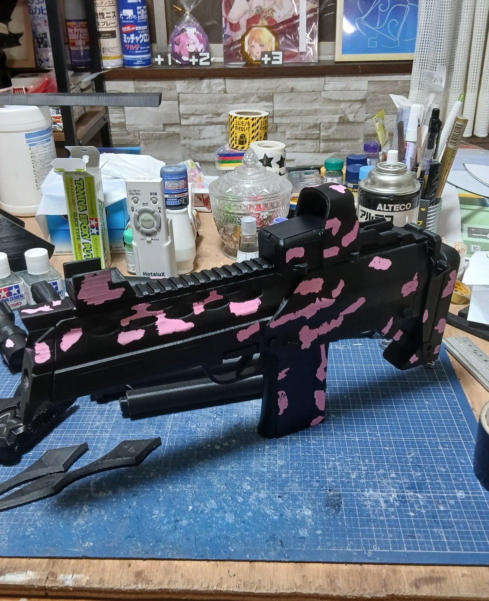 F3Si5's tweet photo. ✨ぽゆ銃のピンクの柄をつけた‼️🔥(ノ∀≦。)ノ⭐
なかなか体力が減る作業だな(笑) https://t.co/1YA3WNdAAJ