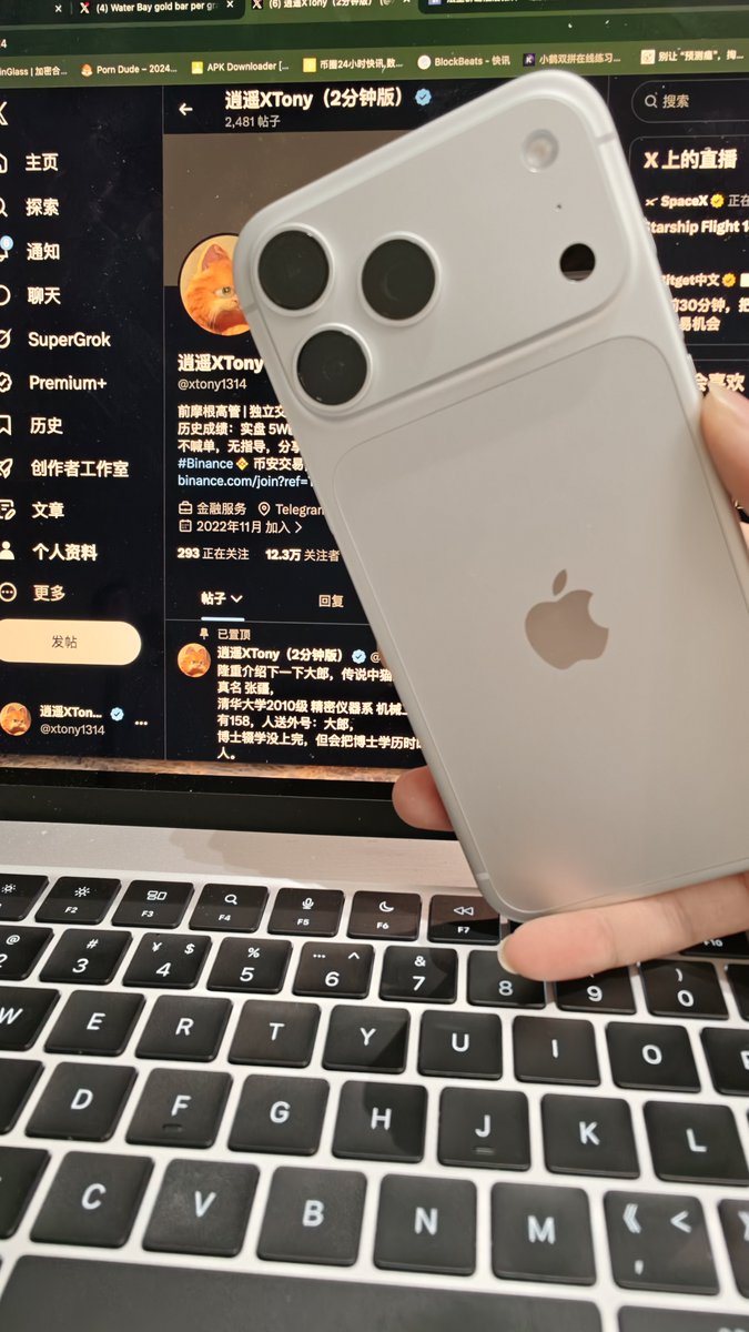 xtony1314's tweet photo. 都是i托，你们看看自己，跟别人差距有多大。

第一位i托，之前就是厂子里打螺丝的，21年看托尼老师交易语录悟道，
尤其是这两句：看准了，下重注，对了止损，错了拿住。

21年到现在，从本金不到20W（之前还亏了很多），赚到5000W，每赚1000W都给托尼老师发1000U红包（他没X账号）。

第二位i托，涂景 @btcbigshort
我跟他20年认识，当时他亏的只剩不到10W本金了，也是从托尼老师的交易中悟道，就是 看准了下注，拿住趋势，盈利的时候拿得住单子；

这五六年也赚了有几千万，

要给托尼老师送一部iphone duo，我没要，用不惯折叠机，送了一部iphone 18pro max，

别人都赚的吃香喝辣满嘴流油身边美女环绕了，还时不时给托尼老师发个红包/送个礼物/点个嫩模的。

在中国，一个人赚到1000W现金A8，基本就是二线城市财务自由，女大随便玩了，
你看看你们，大家都是人，都是一个脑袋两条腿，咋就差距那么大呢？