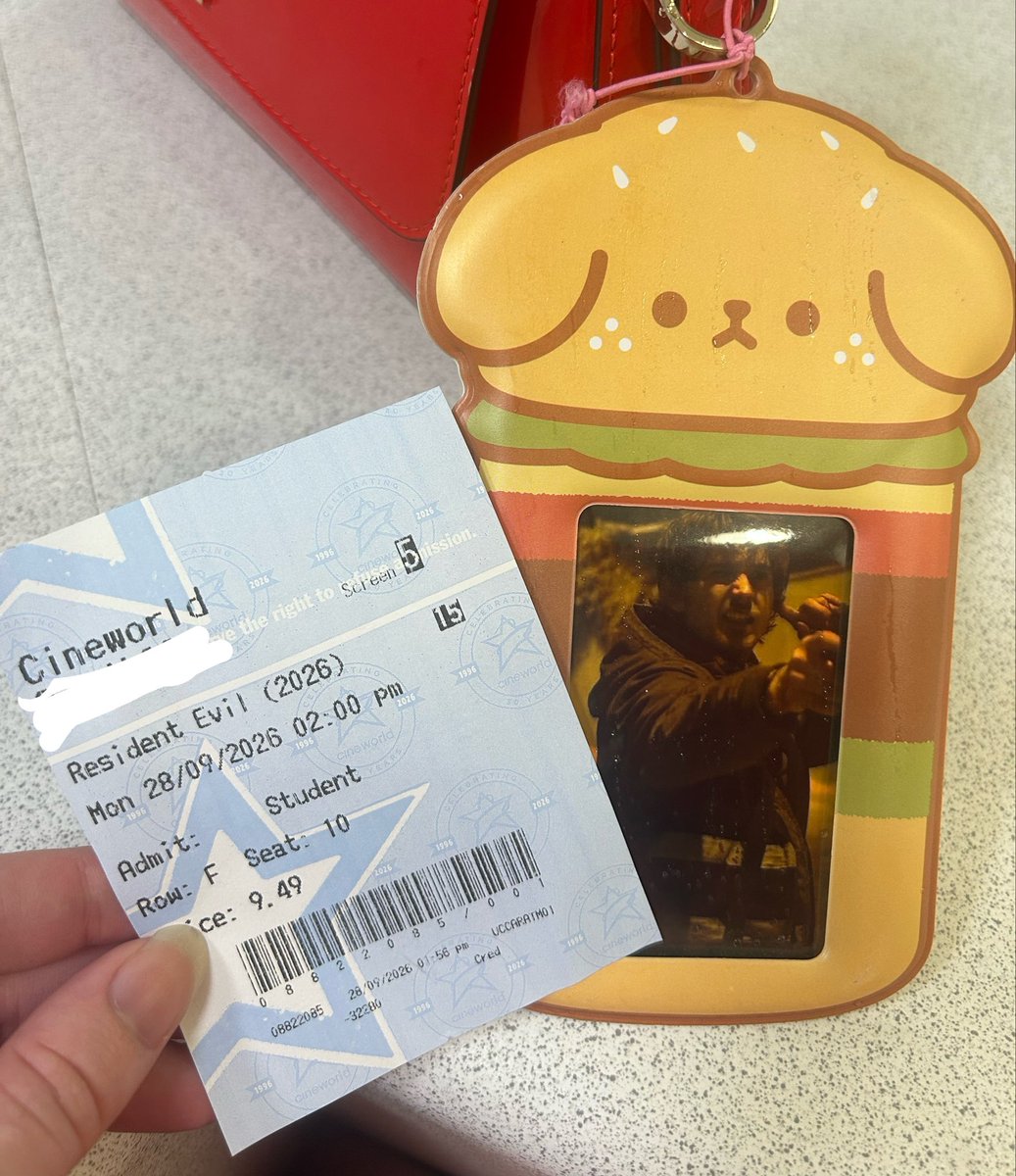 lambf4rm's tweet photo. resident evil burger ? https://t.co/KNvhH7AUtE
