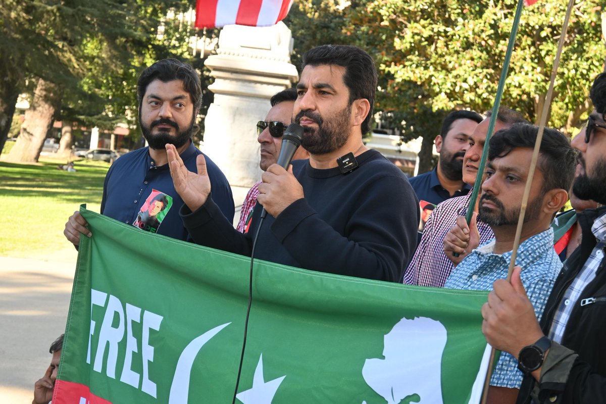QasimKhanSuri's tweet photo. سیکرامنٹو، کیلیفورنیا میں عمران خان کی رہائی، پاکستان میں جاری عاصم منیر رجیم کے ظلم اور انسانی حقوق کی بدترین پامالیوں کے خلاف احتجاج کو لیڈ کیا۔
#FascismUnderAsimLaw 
#PakistanUnderMartialLaw https://t.co/I1ajMKZ0Df