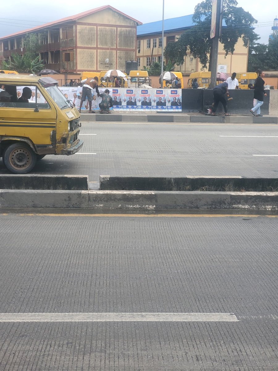 oriola_300's tweet photo. APC sent thugs to tear and paste APC campaign posters over NDC posters in Lagos. You don't destroy what you're beating. You destroy what you fear. Lagos is watching. #NDC #LagosDecides https://t.co/pLr7QzumPc