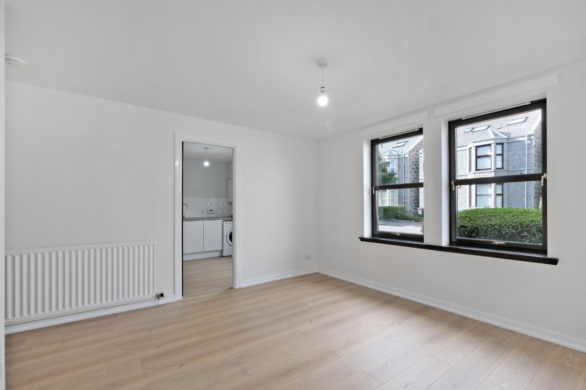 StronResProp's tweet photo. For sale | Recently refurbished throughout, this self-contained two bedroom apartment benefits from new flooring, fresh décor, a new kitchen and bathroom, offering a modern living space.

📍 207 Union Grove, Aberdeen
📞 01224 626100
🔗 https://t.co/jpk8FPGmKj https://t.co/qAT8drltbS