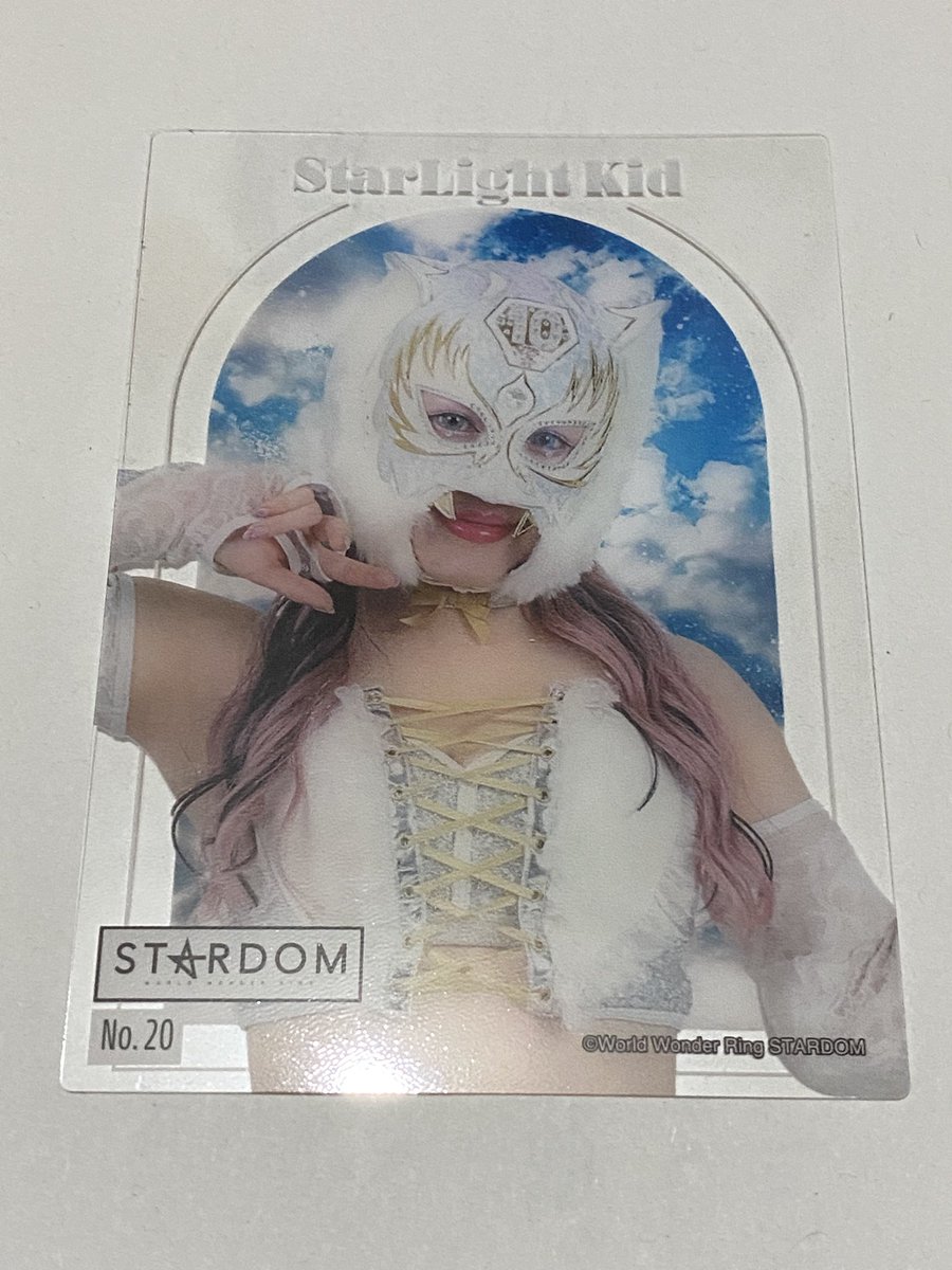deepseawood's tweet photo. 通販チェキ届いてた…と、最初に出てきたのは…。
え、おまけ？
#STARDOM https://t.co/uZPtIB2kh8
