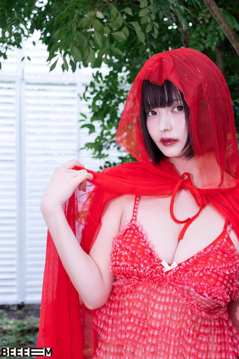 RBBTODAY's tweet photo. 元公務員コスプレイヤー・すずら、女性らしい優美な姿でファン魅了！　『BEEEEM vol.3』初登場を記念してアザーカット公開
https://t.co/i9mcKQbpoh

#すずら #BEEEEM # 江嶋綾恵梨
@BEEEEM_NEWS https://t.co/CvMz1S7o90