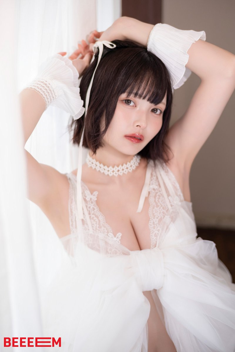 RBBTODAY's tweet photo. 元公務員コスプレイヤー・すずら、女性らしい優美な姿でファン魅了！　『BEEEEM vol.3』初登場を記念してアザーカット公開
https://t.co/i9mcKQbpoh

#すずら #BEEEEM # 江嶋綾恵梨
@BEEEEM_NEWS https://t.co/CvMz1S7o90