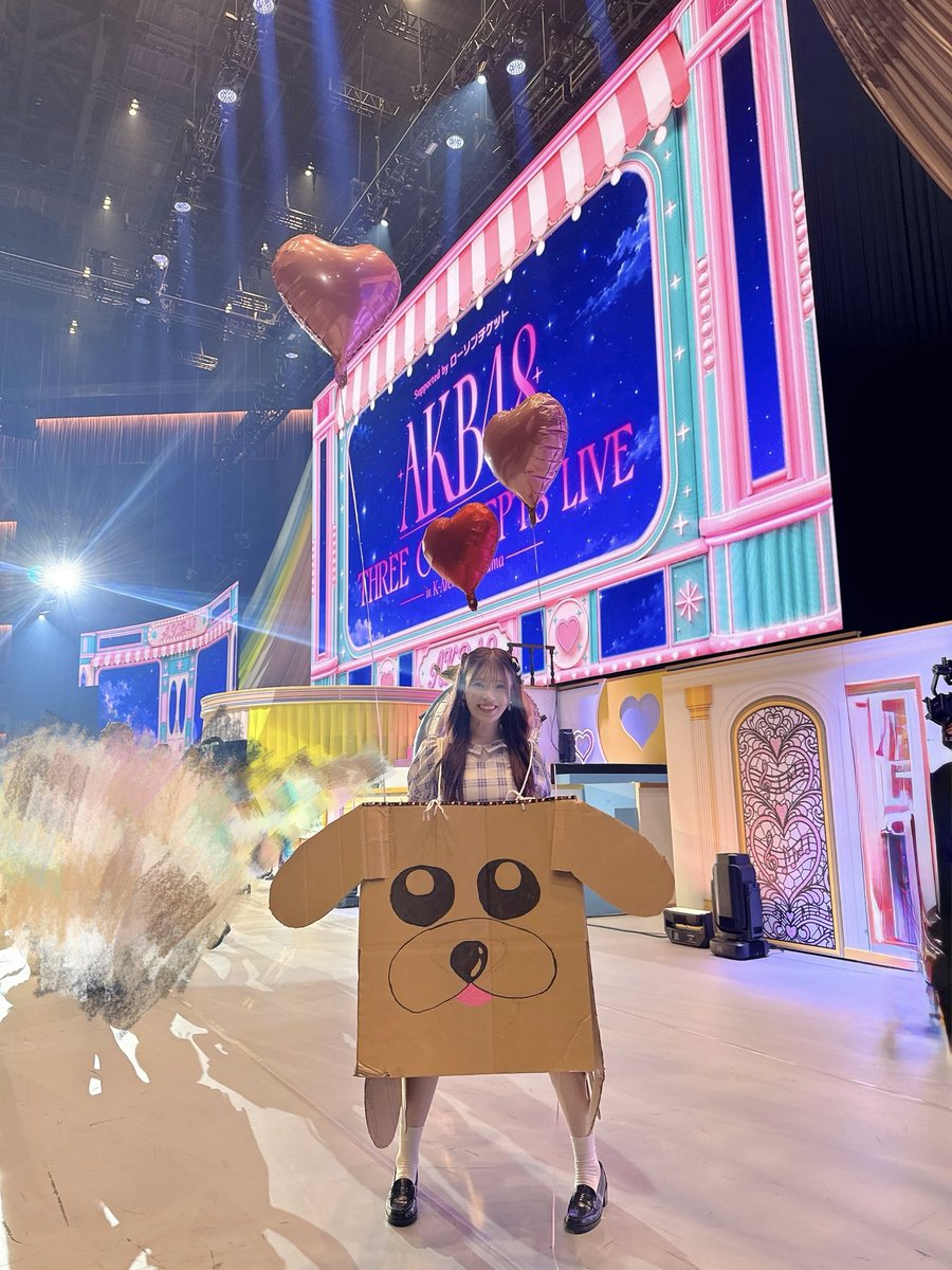 muto_orin's tweet photo. Kアリーナレベル5推し席
オリ“ン”ジナルトロッコで登場しました！💎🩷
20周年武道館からリニューアルさせたので
隅々までぜひ見てください！👀♡
遠距離でも皆さん���ことが大好きな気持ちが
伝わっていたら嬉しいです🥹🫶🏻
#AKBサンコンコン https://t.co/U7VamC4OC8