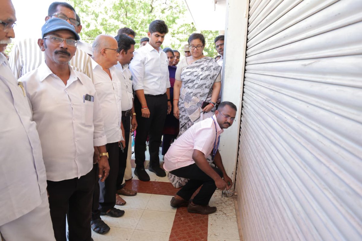 DEO_KKI's tweet photo. Chief Electoral Officer / Principal Secretary, Mrs. Archna Patnaik IAS, conducted a quarterly review on 28-09-26 in the EVM Warehouse in Kanniyakumari district, in the presence of the DEO and District Collector, as well as representatives of recognized political parties. https://t.co/kukrjolldF