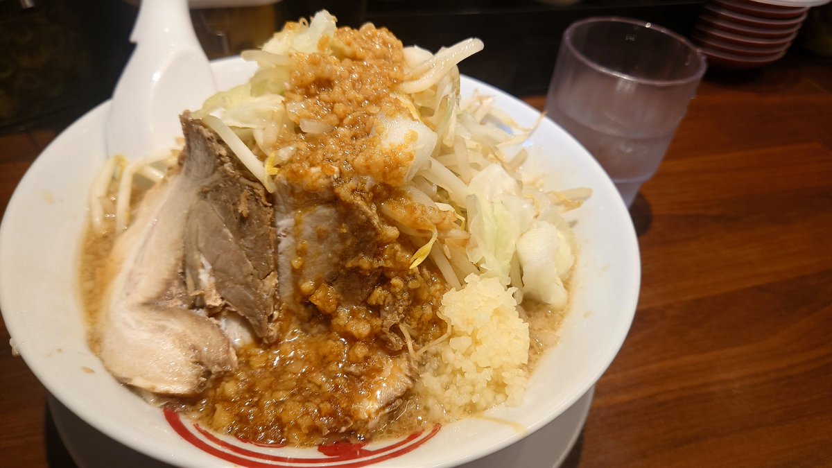 torun_zz's tweet photo. 期間限定で二郎系を作ったけど、完全にそっちに振り切れず原点を守った、というプライドみたいなものを感じた（小並感 https://t.co/71Jo7omx1D