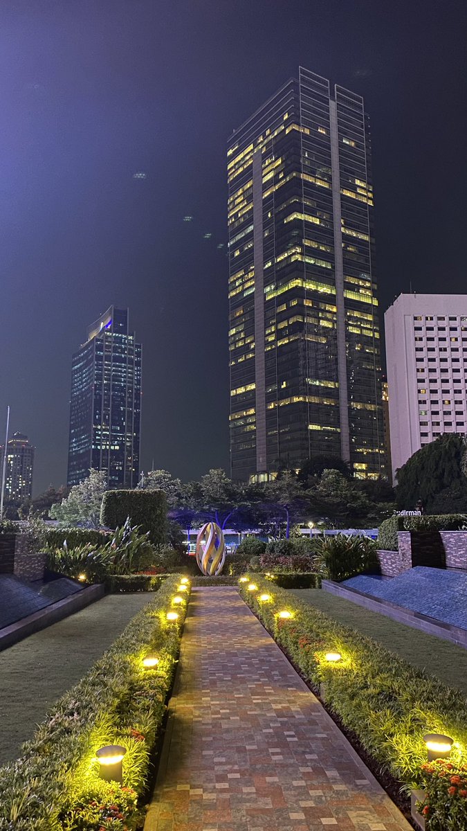 helokev's tweet photo. drop foto apapun asalkan di JAKARTA

gue suka jakarta pas malamnya doang  wkwk https://t.co/bZ3YKSInfU