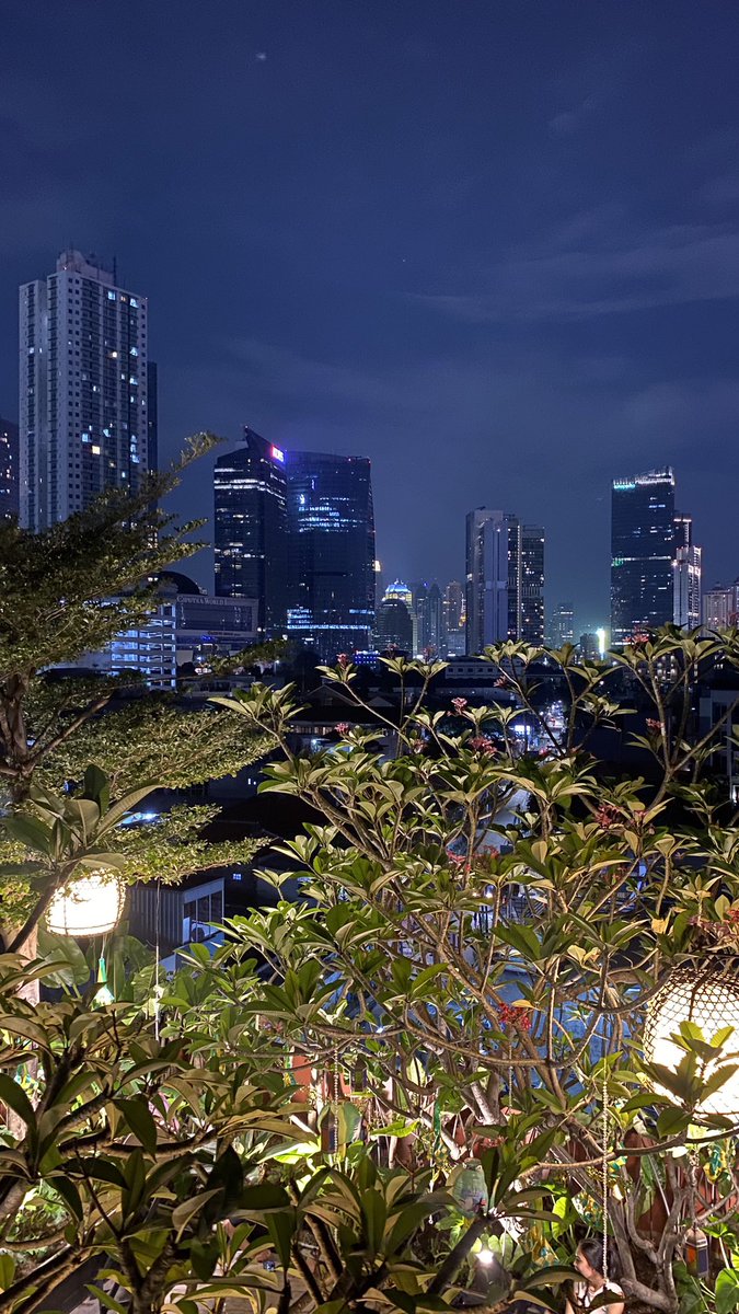 helokev's tweet photo. drop foto apapun asalkan di JAKARTA

gue suka jakarta pas malamnya doang  wkwk https://t.co/bZ3YKSInfU