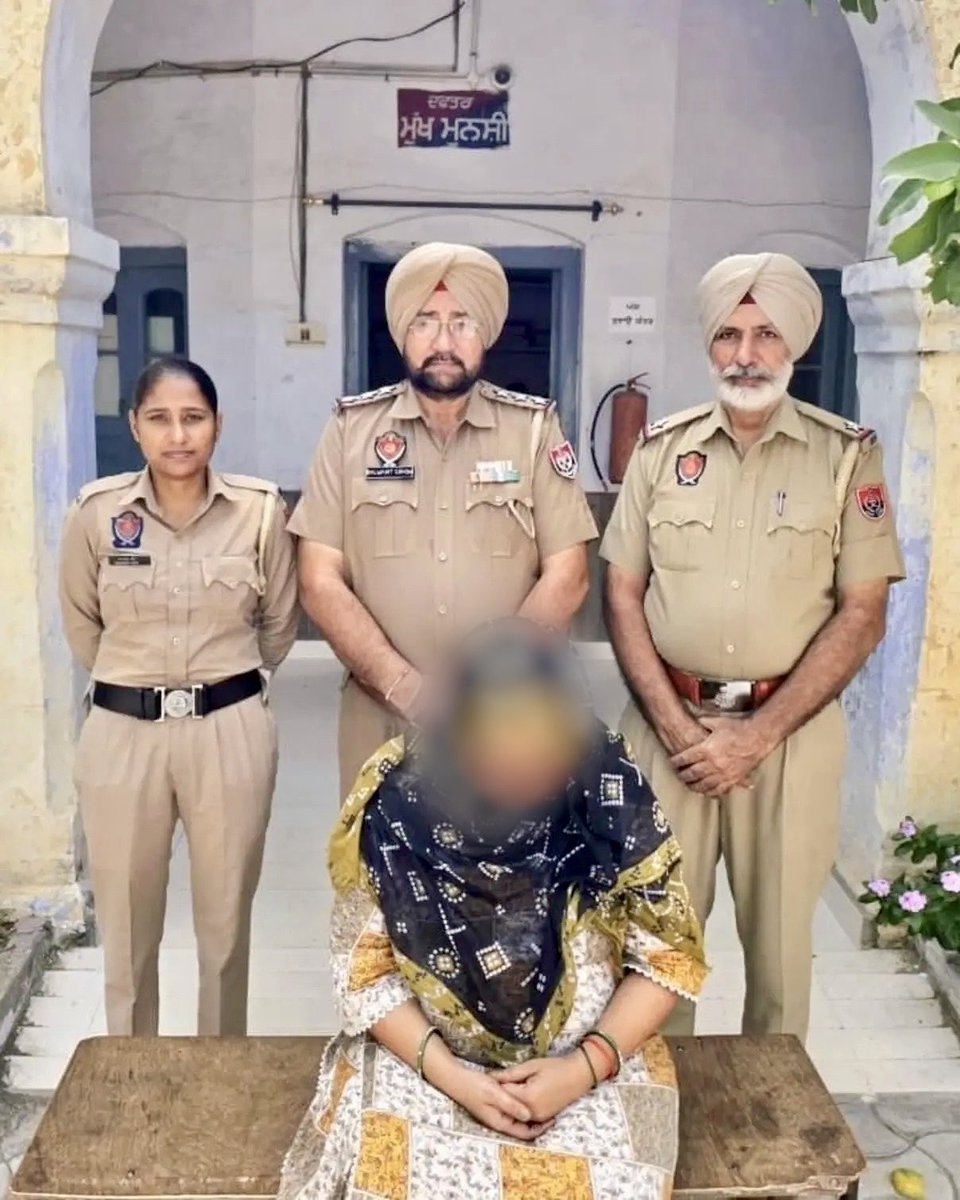 SangrurPolice's tweet photo. 🚨 Under the ongoing #YudhNashianVirudh campaign, #SangrurPolice arrested an individual with the recovery of Heroin/Chitt from her possession
💪 Our relentless fight against drugs continues to ensure a safe and drug-free society
#ActionAgainstDrugs #DrugFreePunjab https://t.co/UUimvNEyMu