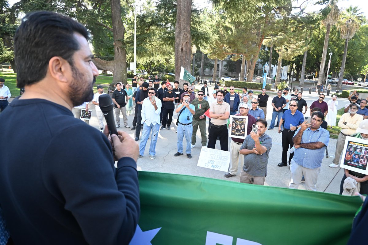 QasimKhanSuri's tweet photo. سیکرامنٹو، کیلیفورنیا میں عمران خان کی رہائی، پاکستان میں جاری عاصم منیر رجیم کے ظلم اور انسانی حقوق کی بدترین پامالیوں کے خلاف احتجاج کو لیڈ کیا۔
#FascismUnderAsimLaw 
#PakistanUnderMartialLaw https://t.co/I1ajMKZ0Df