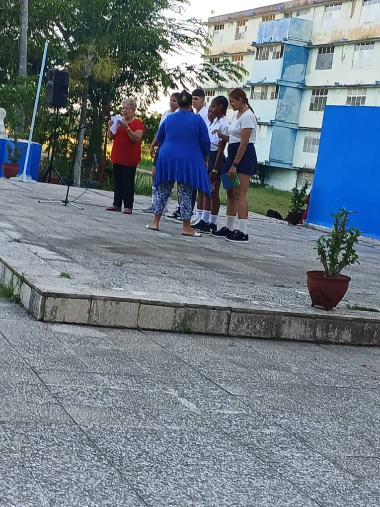 eidecp's tweet photo. Rayando las 8:00 am, nuestr@s atletas y trabajadores, en señal de festejo por su 66 aniversario de fundado, celebraron matutino especial en alegoría a la fecha.

#100AñosConFidel
#ElBarrioNosUne
#EideCerroPelado https://t.co/8CwKtEjxmT