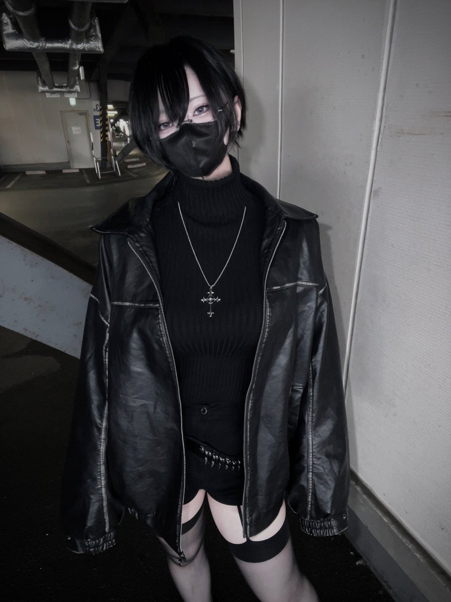 _zovdc's tweet photo. メンズのジャケットだからちゃんと着るとダボダボ https://t.co/jRZfbNvWYi