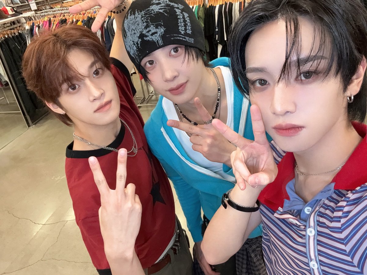 xikers_official's tweet photo. [👀] 

'JUST FOR FUN (Remix)' Behind Photo
⠀
#xikers #xikers_unit #싸이커스
#준민 #JUNMIN #유준 #YUJUN #헌터 #HUNTER
#JUST_FOR_FUN https://t.co/OhbOWmSe7R