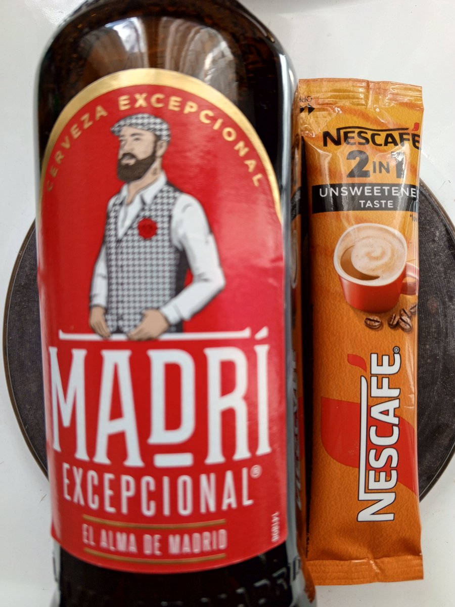 Ashevinkata's tweet photo. Pivo Madri i nescafe 2in1.
Pivo sadrži glukozni sirup, a kafa glukozni sirup plus skrob.
Visceralno salo obožava te sastojke jer će brže i efikasnije da napravi insulinsku rezistenciju, prediajbetes itd.
Blago nama, zar ne? https://t.co/RGLoS1LFBW