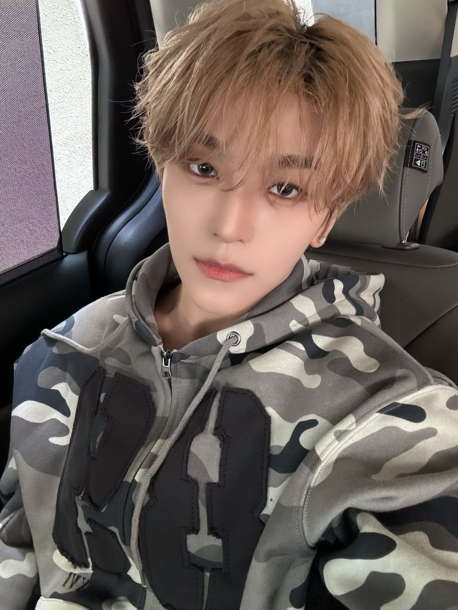 sssmachoboy's tweet photo. 💛🩶🖤 https://t.co/xfioqVU3GX