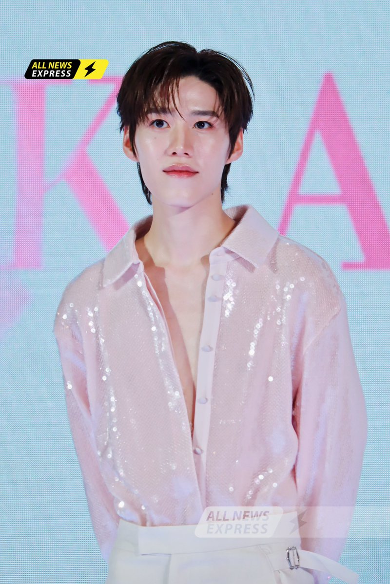 ALLNewsEXPRESS1's tweet photo. Auraนี้เต็มร้อยเอาไปล้าน!! "พีพี กฤษฏ์" #PPKritt ร่วมเปิดตัว "MizuMi EXOBRIGHTtm Pink Mask" ในงาน MizuMi x PP KRIT - THE PINK AURA

MIZUMI PINK MASK X PP KRIT
#MizuMi #MizuMixPPKRIT #MizuMixPPKRIT_ThePinkAura 
#มาสก์ชมพูพีพี #PPKritt https://t.co/vKaotTw5MX