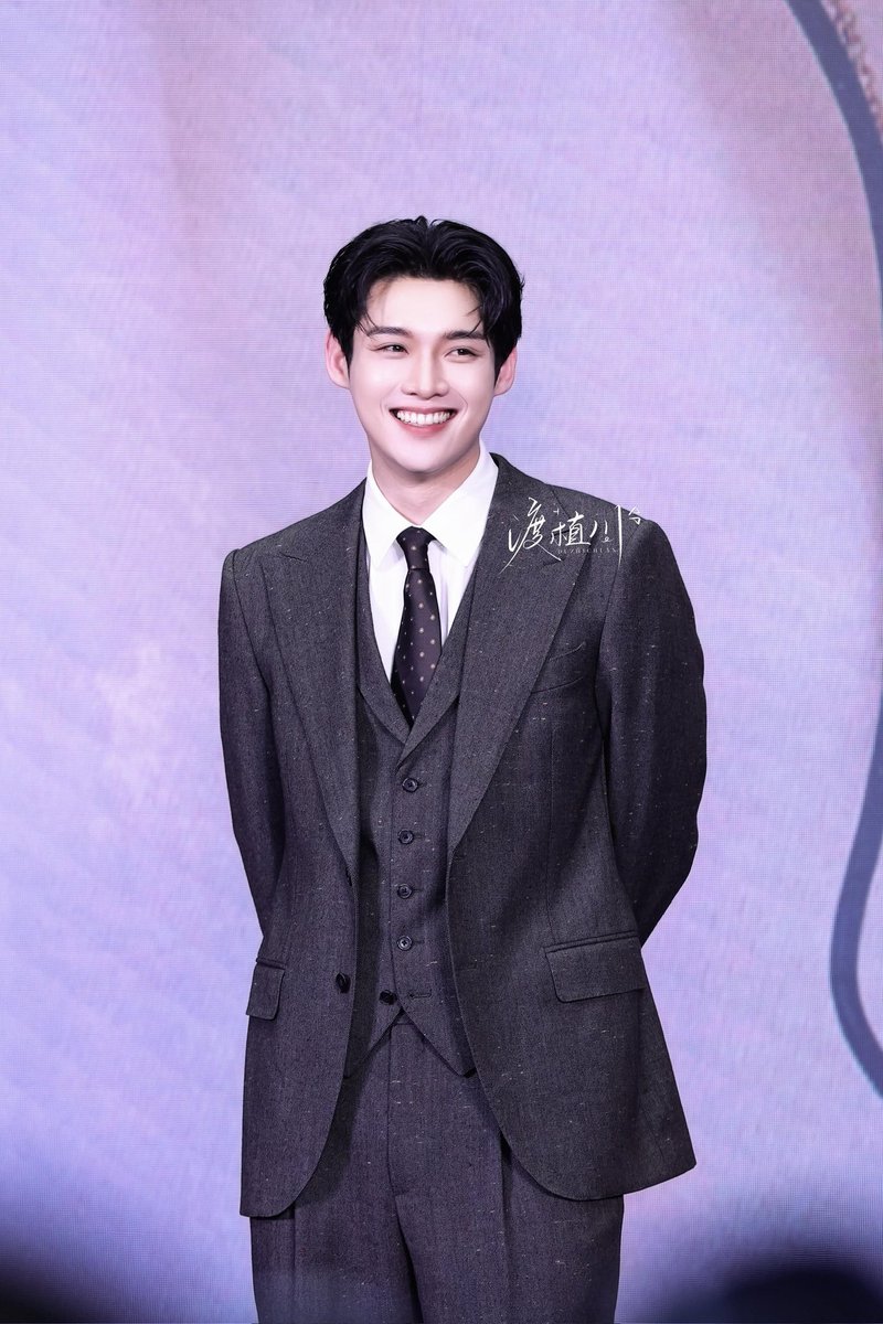 AllforSikWoo's tweet photo. Yoonsik has the kind of presence that makes people stop and look, and Paris is about to witness it.

WE STAND WITH KIM YOON SIK

#KIMYOONSIKSHINES
#KIMYOONSIK https://t.co/oBlO6p0hlX