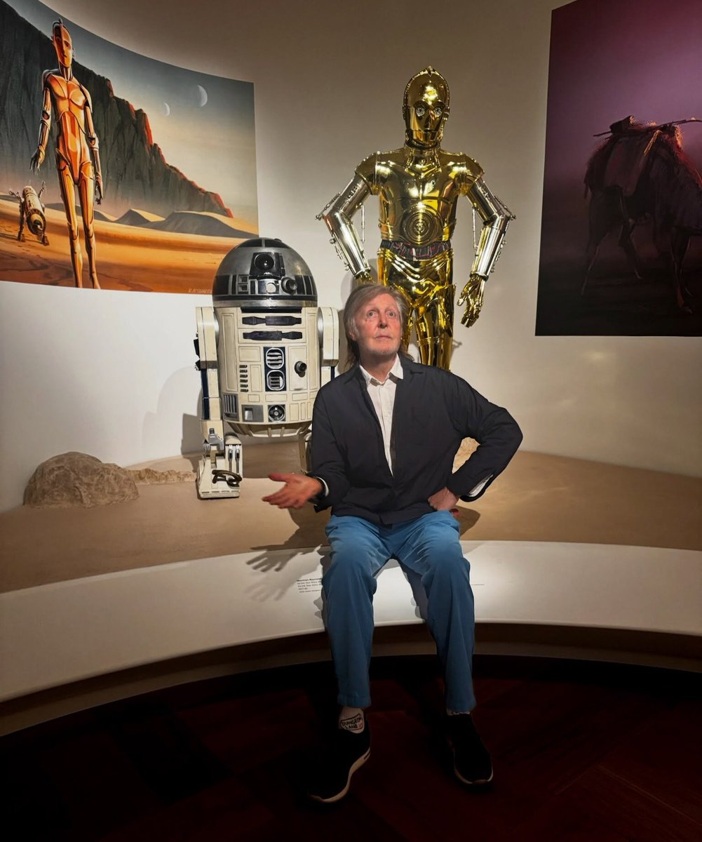 BeatlesEarth's tweet photo. Paul McCartney meets George Lucas, R2-D2 and C-3PO at Lucas Museum of Narrative Art in L.A. (September 27, 2026) https://t.co/ZZ0wzS6yDO