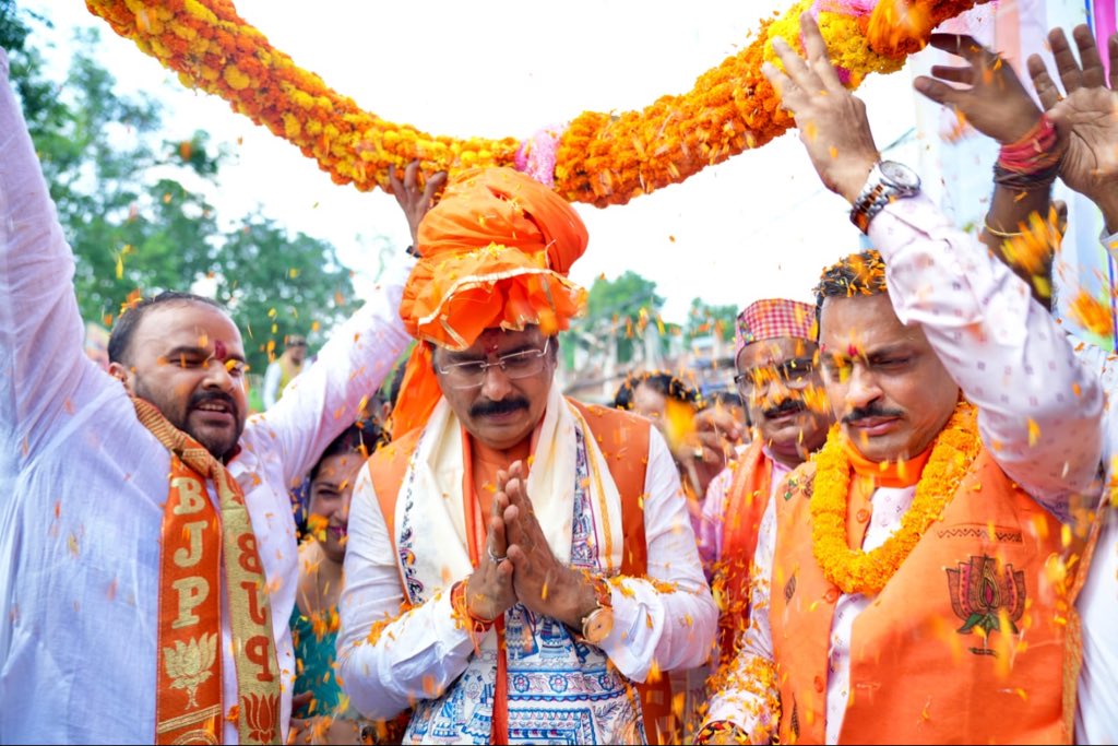 sanjay_saraogi's tweet photo. हृदय से आभार!

बांका में प्रथम आगमन पर अमरपुर विधानसभा क्षेत्र के डुमरई, मकदमा सहित विभिन्न स्थानों पर माननीय विधायक श्री कुमार प्रणय जी, श्री पूरन लाल टुडू जी, पार्टी के पदाधिकारियों एवं कार्यकर्ता साथियों ने आत्मीय स्वागत एवं अभिनंदन किया।

कार्यकर्ता साथियों का यह स्नेह, उत्साह और अपनापन सदैव ऊर्जा प्रदान करता है।
