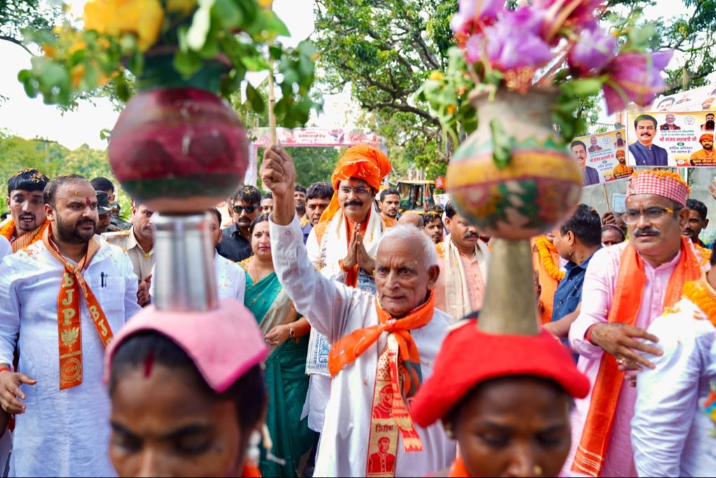 sanjay_saraogi's tweet photo. हृदय से आभार!

बांका में प्रथम आगमन पर अमरपुर विधानसभा क्षेत्र के डुमरई, मकदमा सहित विभिन्न स्थानों पर माननीय विधायक श्री कुमार प्रणय जी, श्री पूरन लाल टुडू जी, पार्टी के पदाधिकारियों एवं कार्यकर्ता साथियों ने आत्मीय स्वागत एवं अभिनंदन किया।

कार्यकर्ता साथियों का यह स्नेह, उत्साह और अपनापन सदैव ऊर्जा प्रदान करता है।
