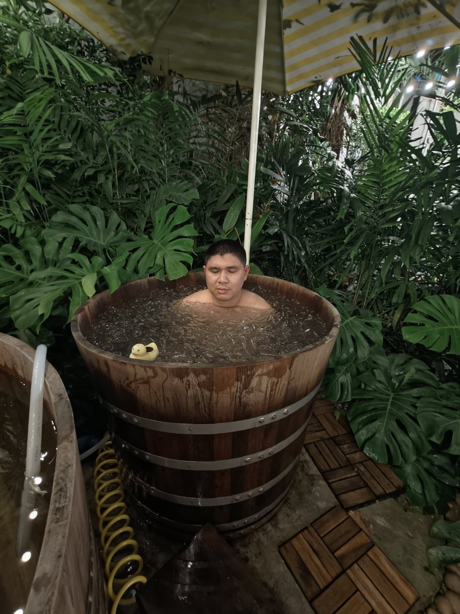Alan_Saturn789's tweet photo. ทำ Ice bath ครั้งแรก อยู่ได้เกือบนาที อย่างสะท้าน 5555 https://t.co/02M8RATbq2