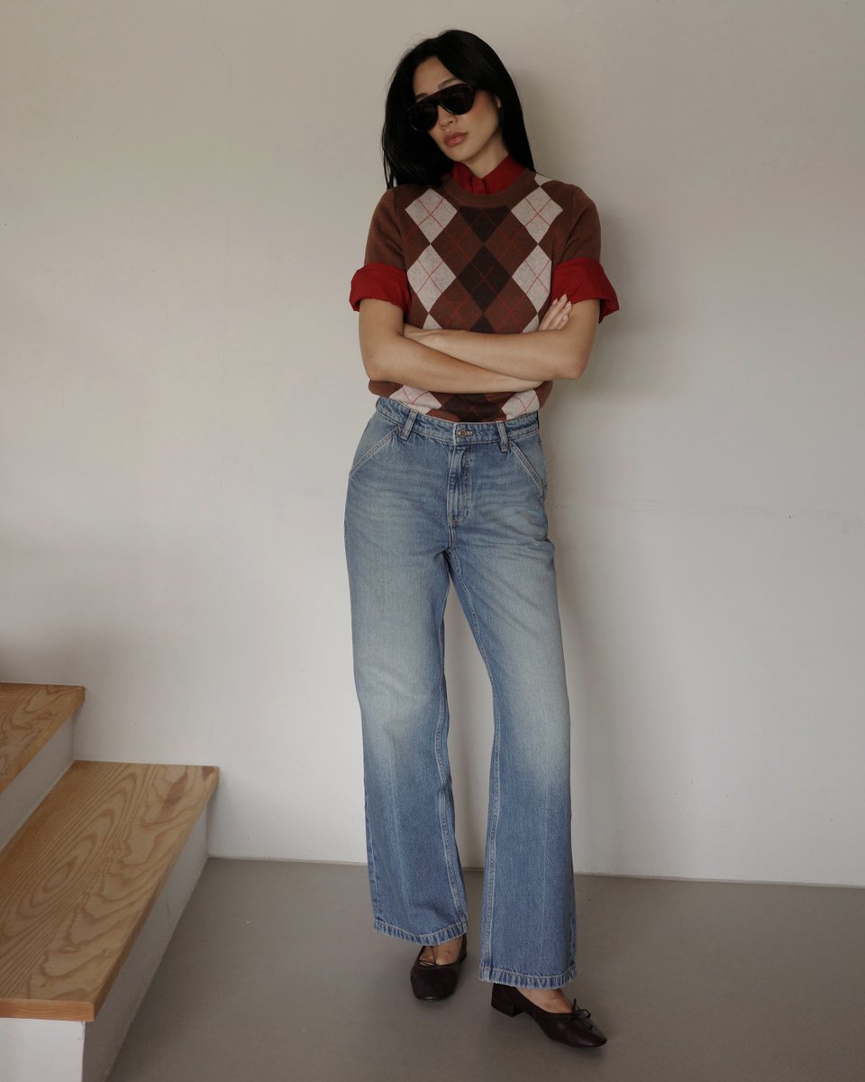 Mango's tweet photo. Have you heard about the red theory? In the new chapter of the The Dispatch, hostess Laura Jung explains it, tries it, approves it, and definitely loves it ❣️ 

You can read the full article exclusively at https://t.co/98VrVXQ1Zo or on the MANGO app https://t.co/tYcpHT1igg