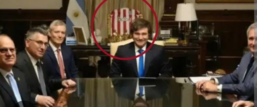 deerrece's tweet photo. Esta pija venosa desde el corazón Belgraniano de la patria es también para el gobierno de ocupación anglosionista y todos sus caniches como @GordoDan_ @laderechadiario @Santiago_Oria y especialmente para el pelado @FerCerimedo_ok ojalá que te estén cogiendo en este momento. https://t.co/sXQq9tRtJi