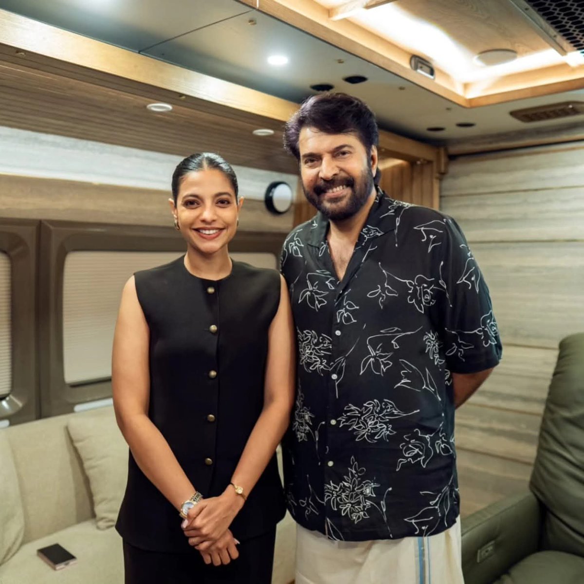 FrontRowTeam's tweet photo. Announcement expected very soon, mostly this week 🤝 

@mammukka #SantiMayadevi https://t.co/Q9ygA8WxSt