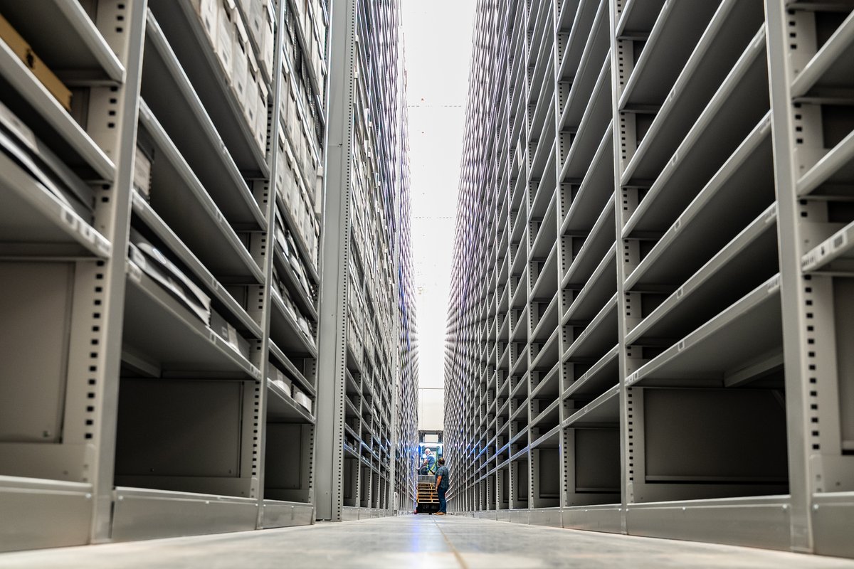 UTKLibraries's tweet photo. The long-awaited Library Storage Annex provides modern, climate-controlled storage designed to preserve UT Libraries’ rare and unique collections for generations to come.

And the scale is impressive: 164,205 linear feet of shelving, equivalent to 456 football fields! 🏈 https://t.co/ZeJYxXG8RT