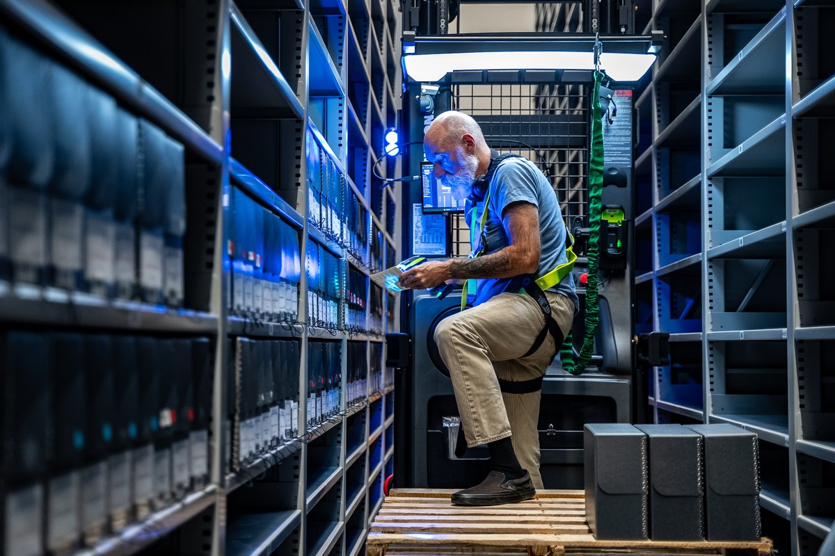 UTKLibraries's tweet photo. The long-awaited Library Storage Annex provides modern, climate-controlled storage designed to preserve UT Libraries’ rare and unique collections for generations to come.

And the scale is impressive: 164,205 linear feet of shelving, equivalent to 456 football fields! 🏈 https://t.co/ZeJYxXG8RT