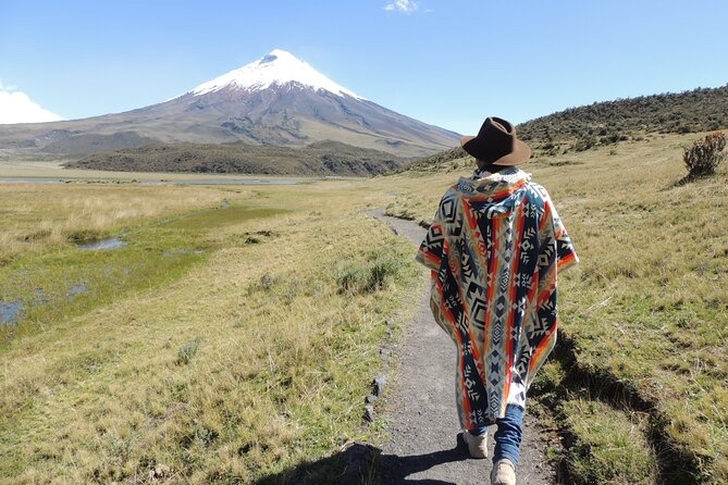 paisachiviada_'s tweet photo. la peor persona que conoces tiene una ruana y una foto asi en su instagram https://t.co/RmlFgp5Q63