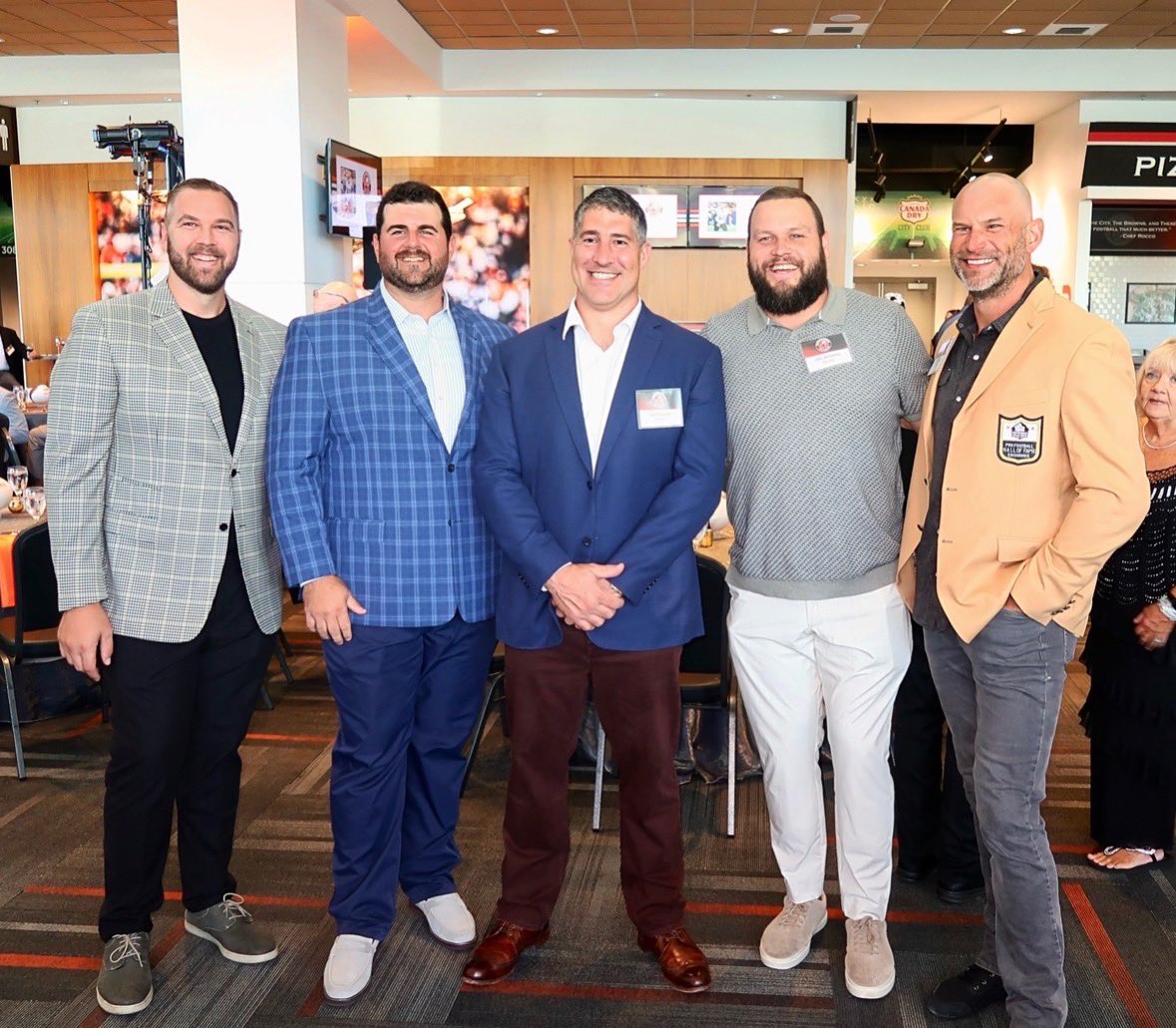 MitchSchwartz71's tweet photo. Great weekend in Cleveland celebrating @alexmack51 and his induction into the Browns Legends! What an OL, bet it would be hard to lose too many games with a group that good 😬 https://t.co/qTVpY31dQ5