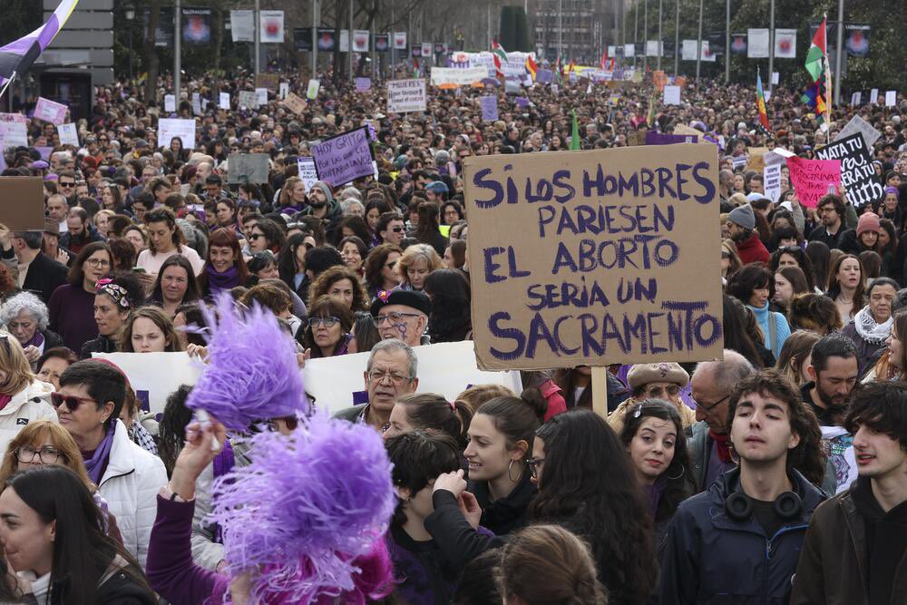 apfcyl's tweet photo. ❌ Ahora que son varios los Estados y países que han modificado su legislación para legislar de nuevo sobre la libertad reproductiva de la mujer y nuestro derecho a decidir y algunos partidos en nuestro país amenazan con hacer lo mismo, reivindicamos más que nunca el Día de Acción Global por un aborto legal y seguro.

💜Gracias a las mujeres que nos precedieron por defenderlo. Nosotras haremos lo mismo por todas las que lo necesiten ahora y en el futuro