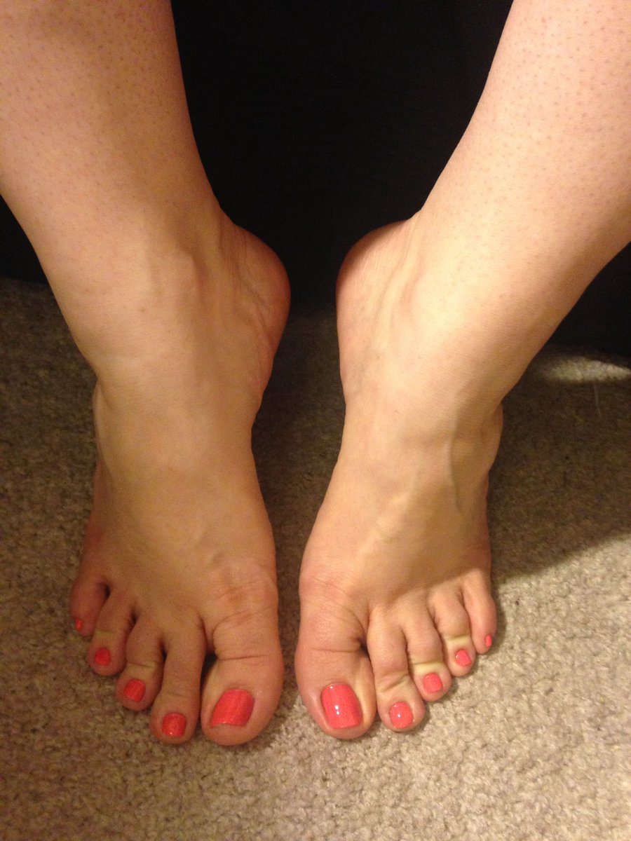 feetyofetish's tweet photo. Love her Long toes &amp; soft soles 🦶🏻🧡😋 https://t.co/nqlrO93SGf
