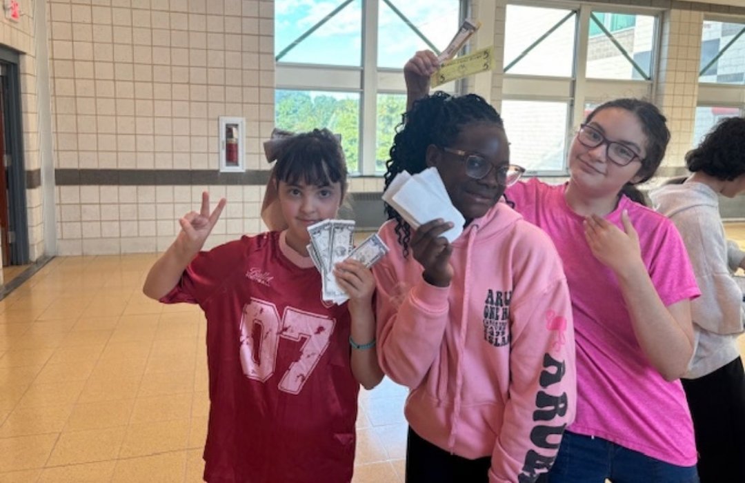 MeridenK12's tweet photo. Catch us on the bridge! Positive choices equal big rewards at Edison Middle School! Last week marked the debut of the new mobile School Store, where students can use their hard-earned Eagle Bucks to shop for awesome rewards during SEL block.

Photo Credit: Principal Lyons-Barton https://t.co/N3wfuVcTZ4