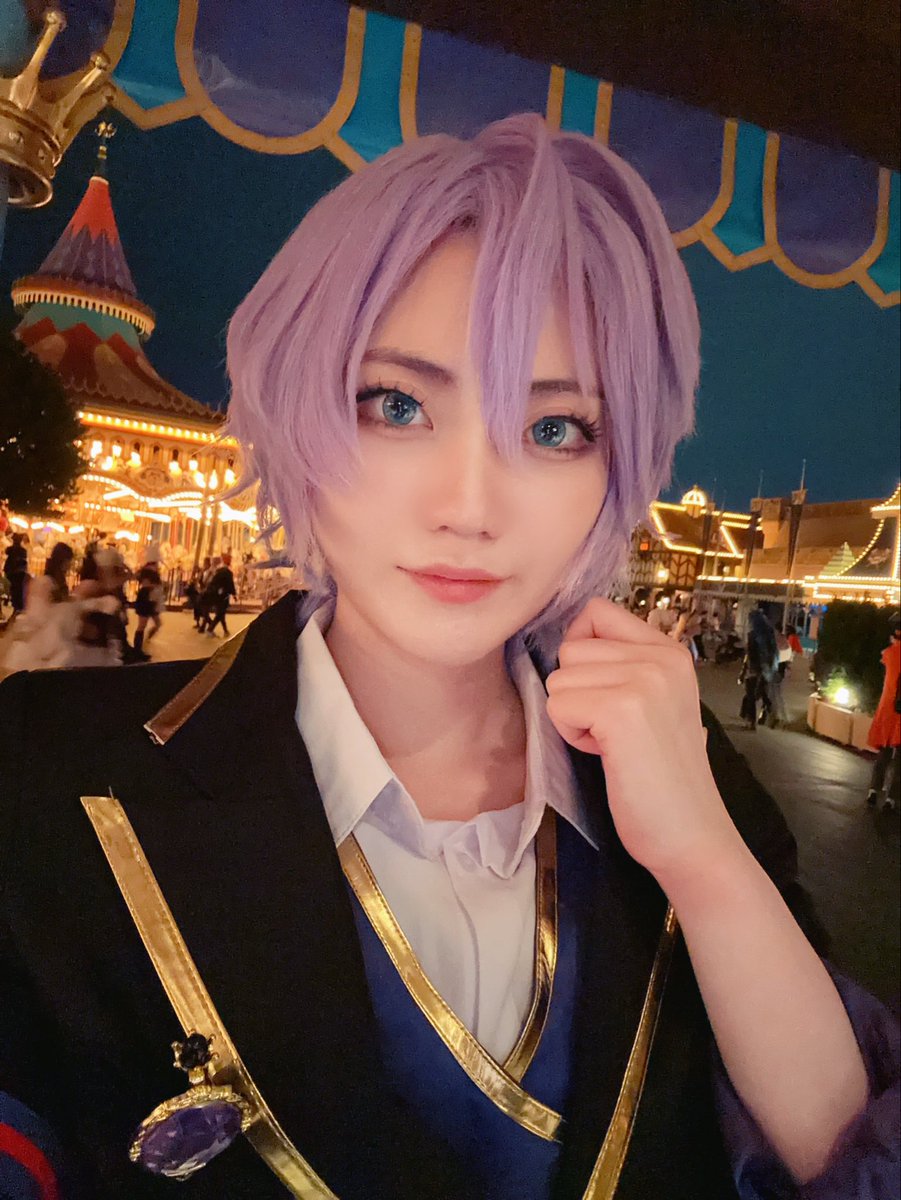 Iggy_daccount's tweet photo. 改めて昨日は初、夢エペルでした🍎
引用元は加工はしてますがリアルに筋肉盛って肩幅盛って挑んだのでパークで会った方に夢の違和感感じてもらえて嬉しかったです🙏✨
昨日であった皆さまありがとうございました☺️
#Dハロ仮装2026
#Dハロツイステ https://t.co/r2zHnNIRgL