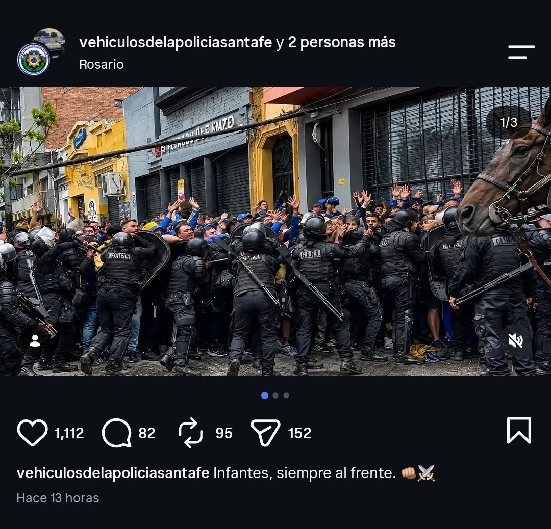 Barras_LATAM's tweet photo. Una vergüenza estos posteos, se hacen los vivos encima.

Ayer le pegaron y gasearon a chicos, a familias, a gente que tenía su entrada en mano, tanto del lado de Racing como del lado de Boca.

Ayer buscaron que pasara algo grave, y por suerte la gente no cayó en el juego de estos.