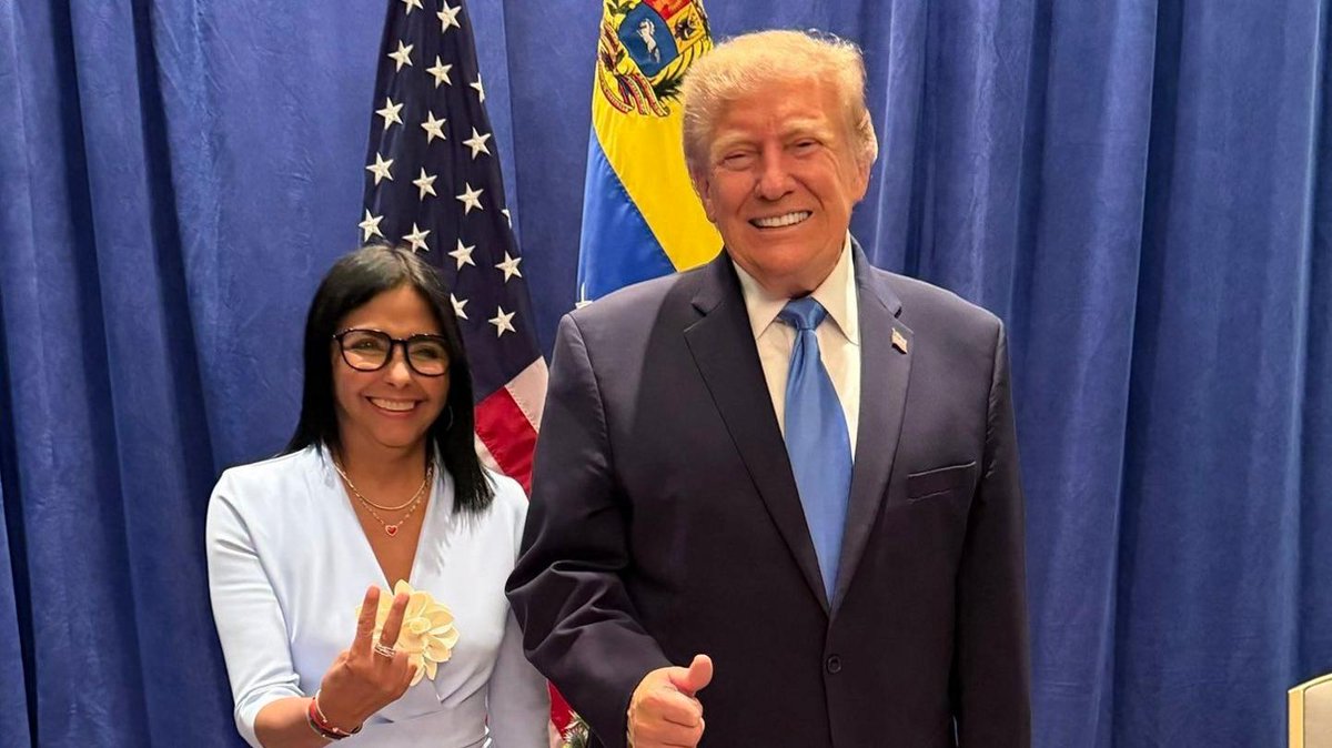 clashreport's tweet photo. The Trump administration moved quickly to open Venezuela’s gold industry to U.S.-linked companies after Maduro was removed from power, arguing that the deals would redirect gold away from criminals and U.S. adversaries.

But a New York Times investigation found that hundreds of millions of dollars’ worth of Venezuelan gold is now sitting in U.S. warehouses because refiners are unwilling to certify that it is free from criminal financing, corruption and environmental abuses.

The Times found that some gold entering the supply chain was linked to miners who pay protection money to the Tren de Guayana gang. Another U.S.-backed investor, Heeney Capital, has taken over operations at the El Chocó mine, where contractors have also reportedly paid gang protection money.

Source: NYT